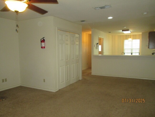 Building Photo - TOWNHOUSE - 2 bedrooms, 2 bathrooms