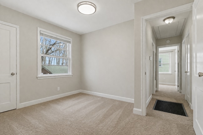 Dormitorio 1 - 2409 Buford Ave