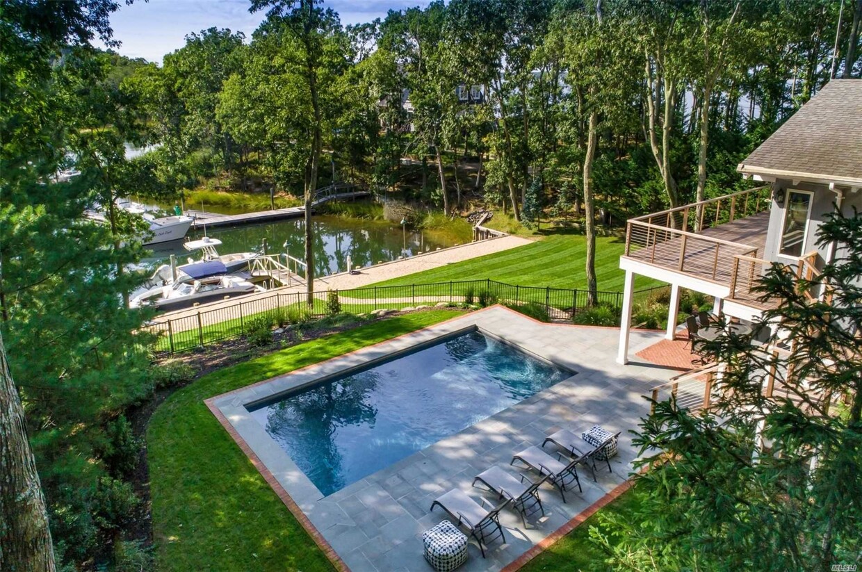 Primary Photo - 4565 Paradise Point Rd