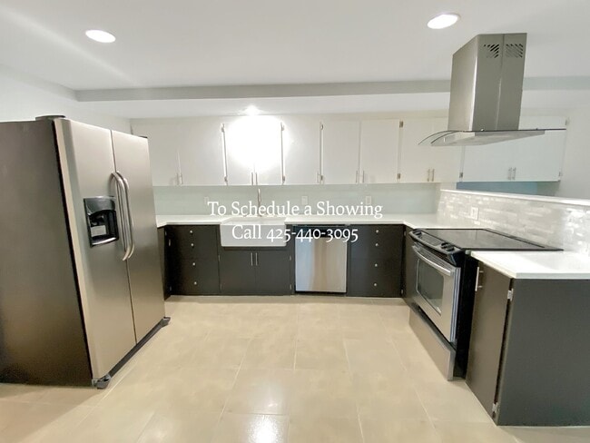 Building Photo - "Charming Bellevue Retreat: Spacious 2-Bed, 2-Bath with Finished Basement!"