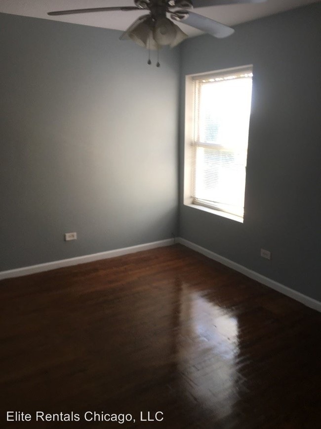 Building Photo - 3 br, 1 bath Apartment - 7706-08 S. Lowe Ave.