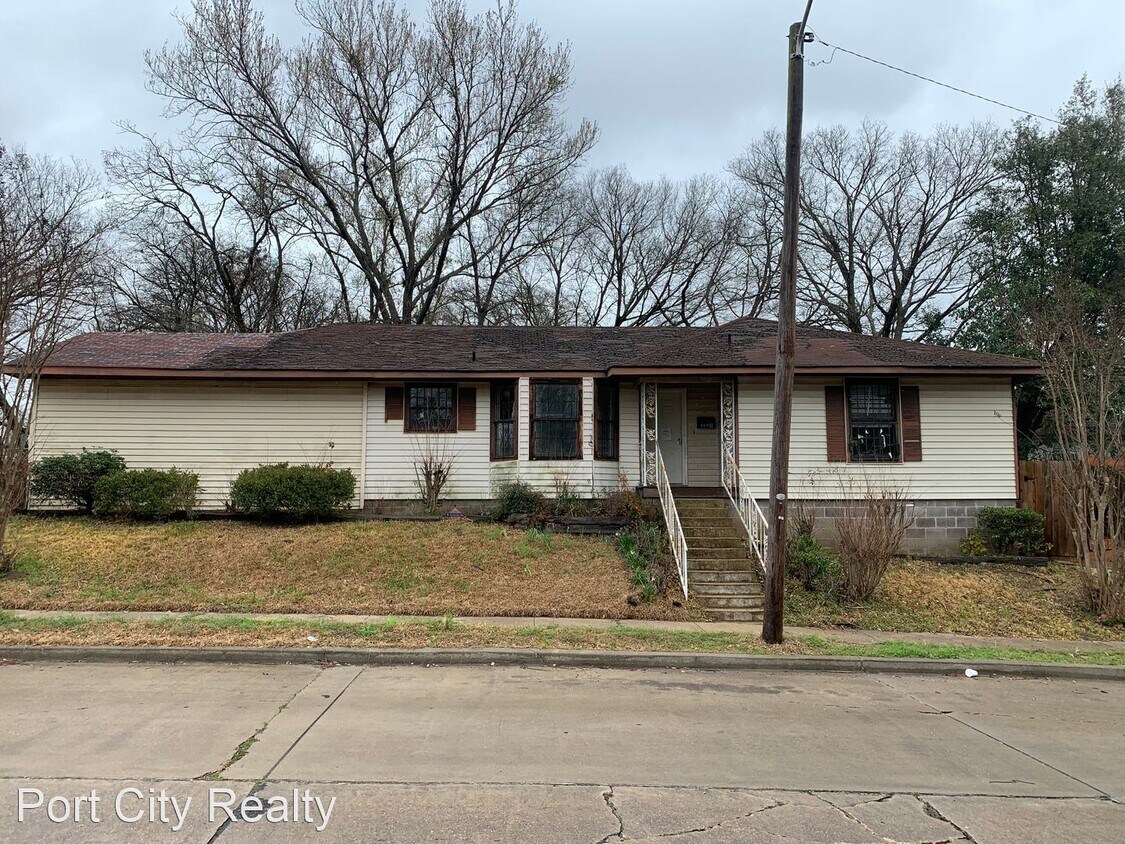 Primary Photo - 2 br, 2 bath House - 2058 Weinstock St.