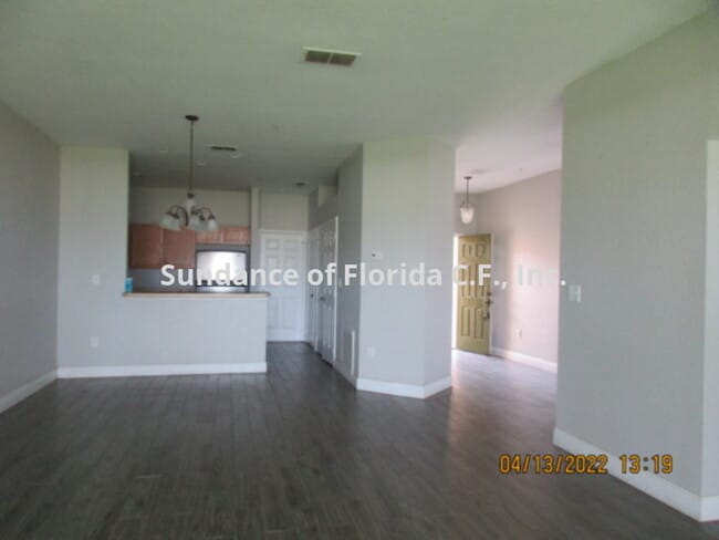 Building Photo - Gated Community close to 'The Loop'
