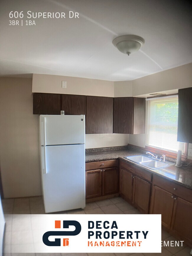 Building Photo - 3 Bedroom House