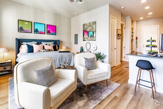 Studio, 1 Bath - 561 SF - 1701 Central Apartments