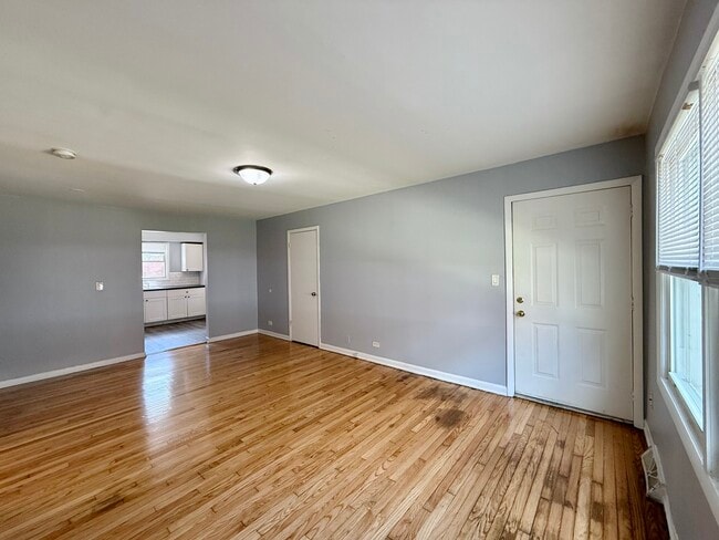 Building Photo - 122 N Menard Ave