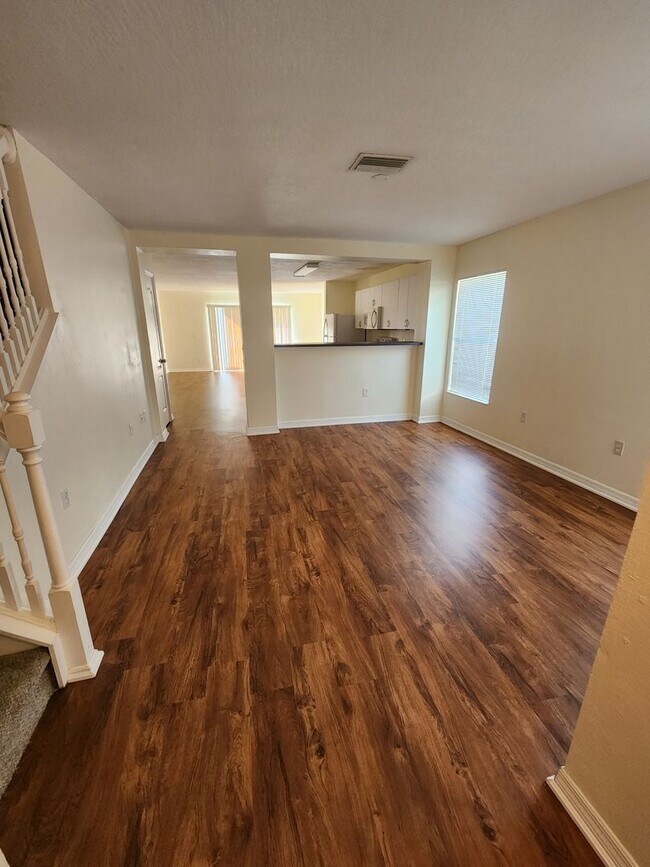 Foto del edificio - $1000 Off First Full Months Rent - Spacious townhome in Riverview!