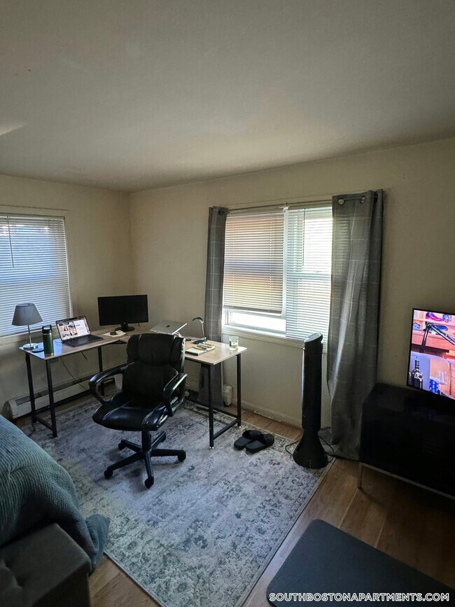 Foto del edificio - 228 W 9th St