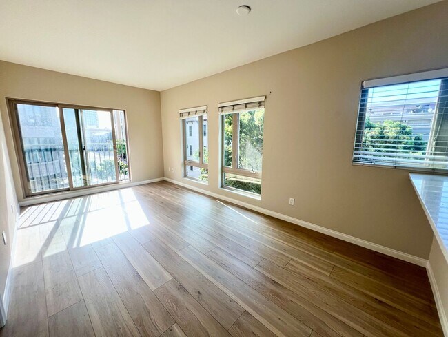 Foto del edificio - Luxury Gaslamp Condo with 2 Bed / 2 Bath + 2 Parking Spaces