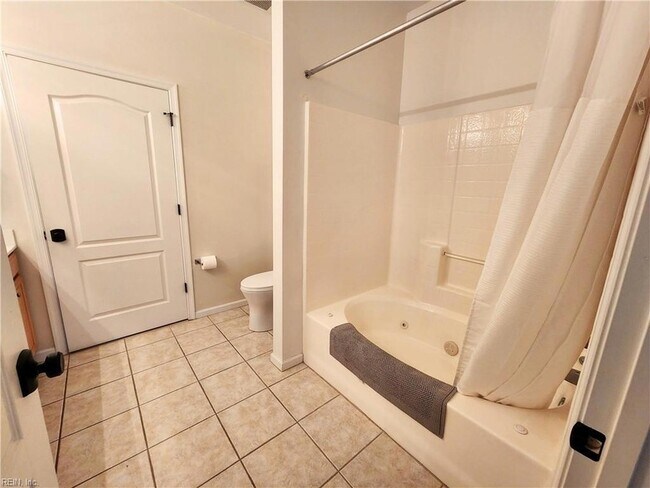 Building Photo - 522 Knolls Dr