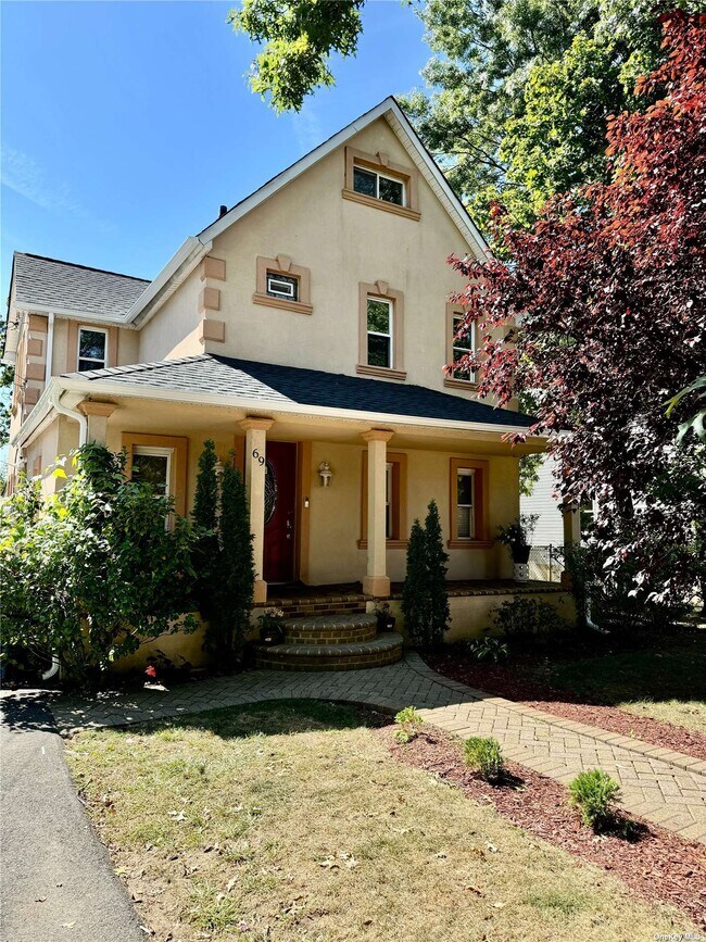 Building Photo - 69 Pinebrook Ave
