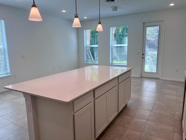 Building Photo - 6125 Planta LN