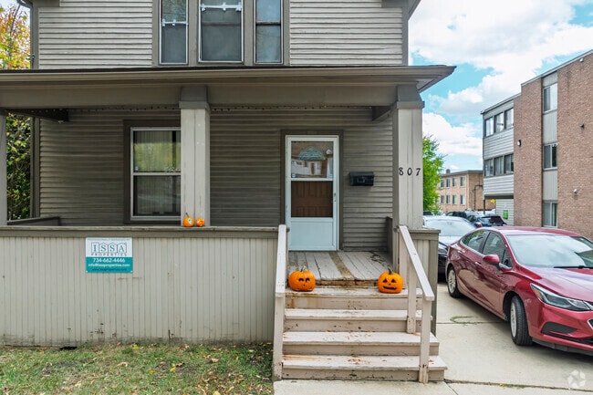 Foto del edificio - 807 S Main St