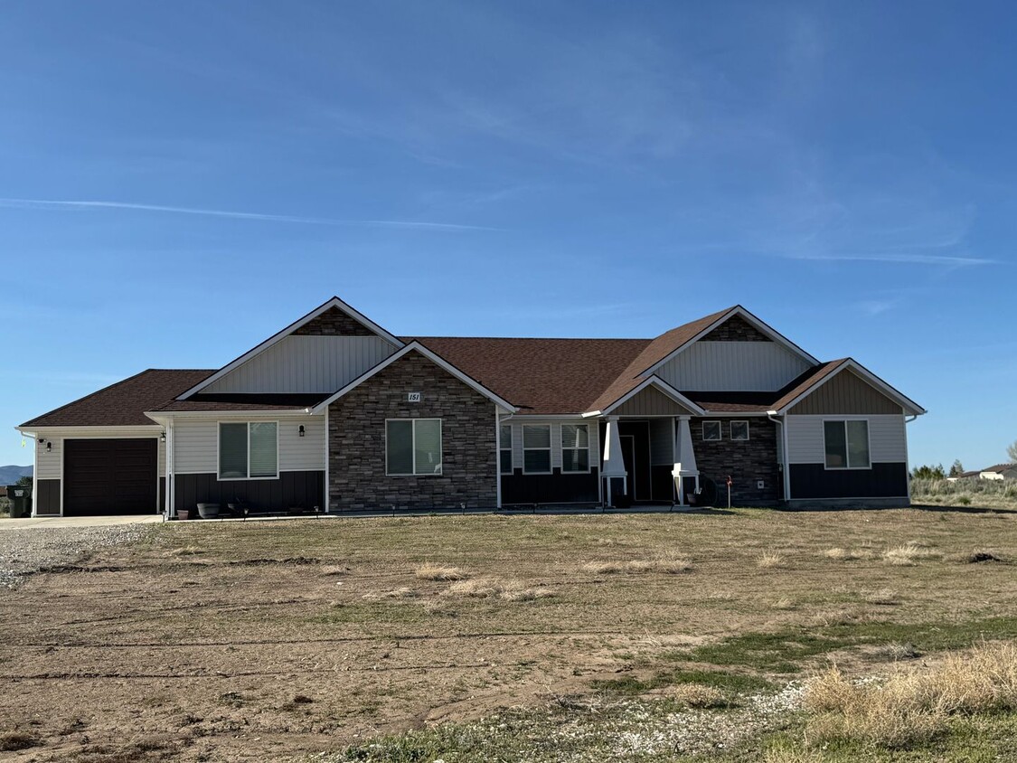 Primary Photo - Executive 4-Bedroom Home for Rent