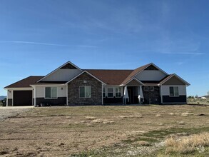 Building Photo - 151 Greencrest Dr