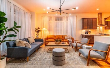 Building Photo - 713 26th Ave N