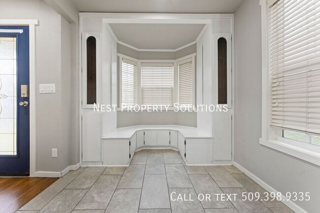 Building Photo - Charming 3 Bed, 2.5 Bath Home for Rent!