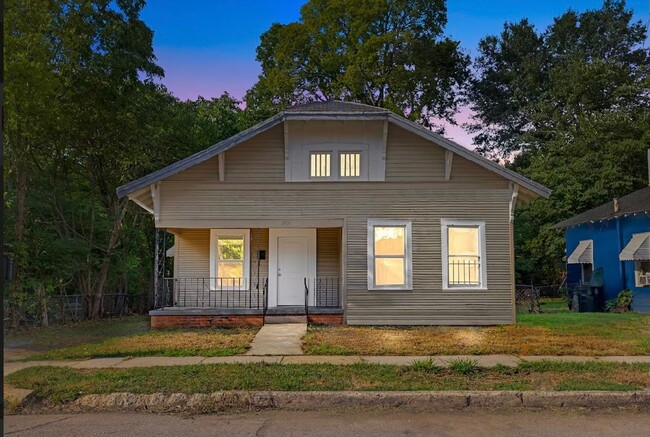 Building Photo - Newly remodeled 4 bedroom, 1 bath home.