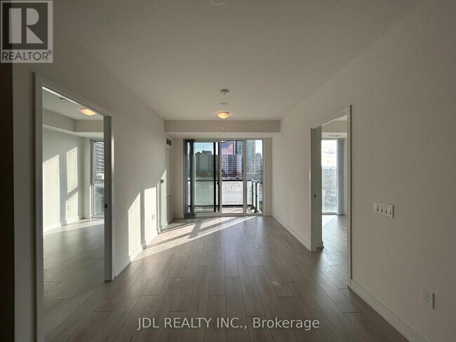 Building Photo - 5858 Yonge St