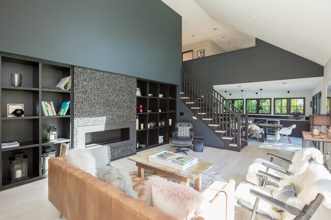Building Photo - 4 Dominy Ct