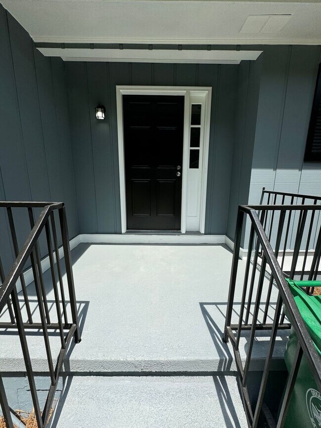 Building Photo - AMAZING 4br/3ba Stone Mountain NEW RENOVAT...