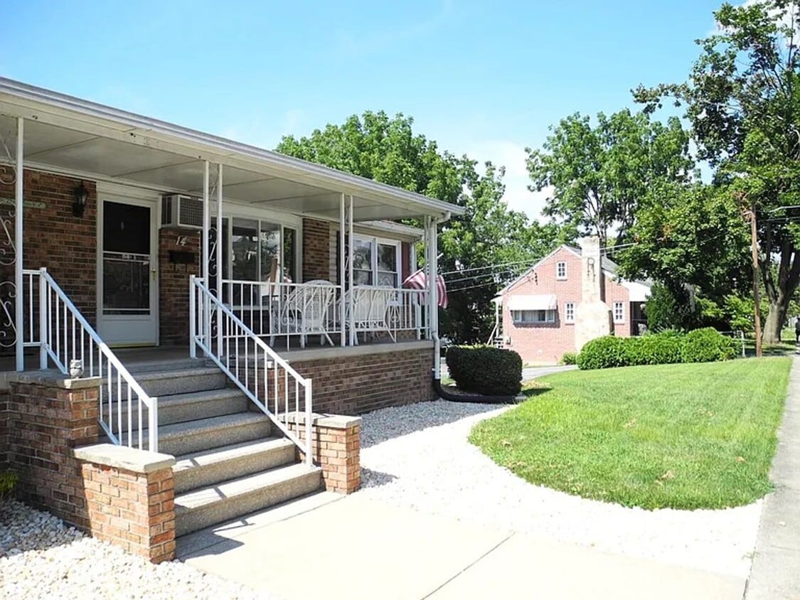 Primary Photo - 12-14 N Phillips Ave