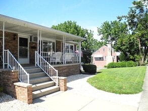 Building Photo - 12-14 N Phillips Ave