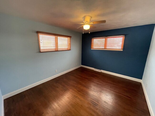 Building Photo - Charming 3 Bedroom Ranch available now!