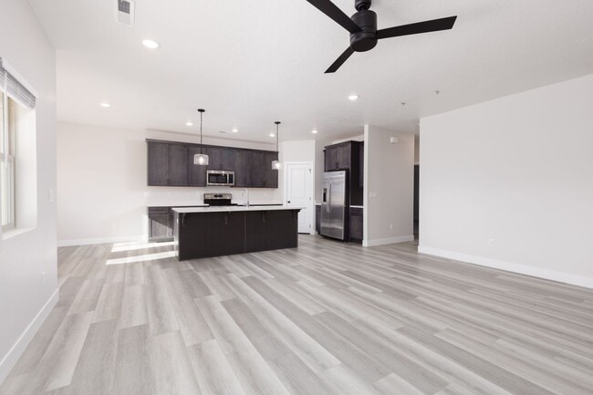 Building Photo - Newer Home in Shadow Ridge