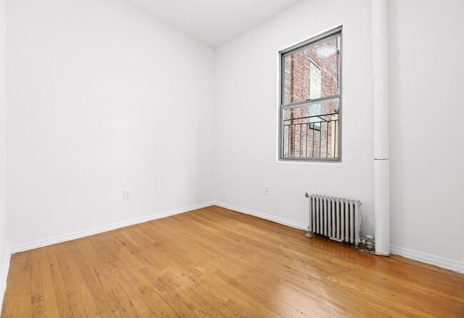 Foto del edificio - 247 W 63rd St