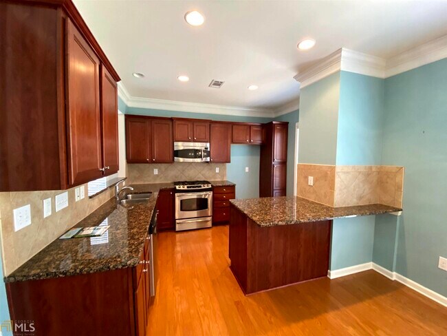 Building Photo - 6202 Longleaf Dr