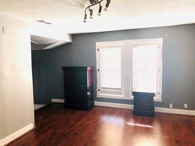 Foto del edificio - 918 Peden St