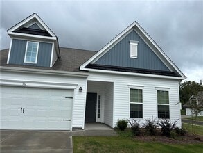 Building Photo - 102 Penrose Cir