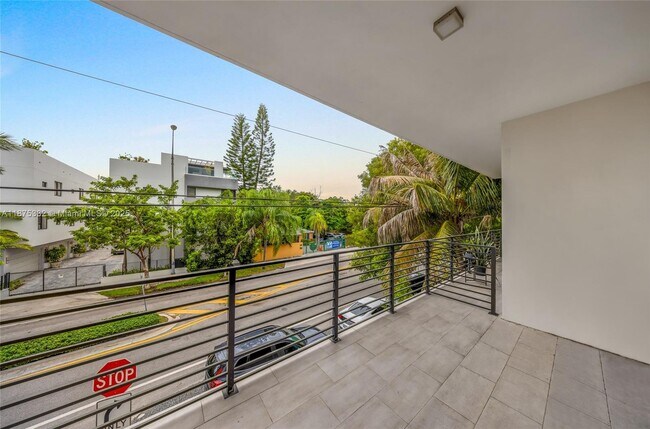 Foto del edificio - 3265 Bird Ave
