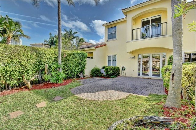 Building Photo - 885 Spinnaker Dr