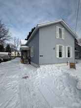 Building Photo - 612 E 12th St