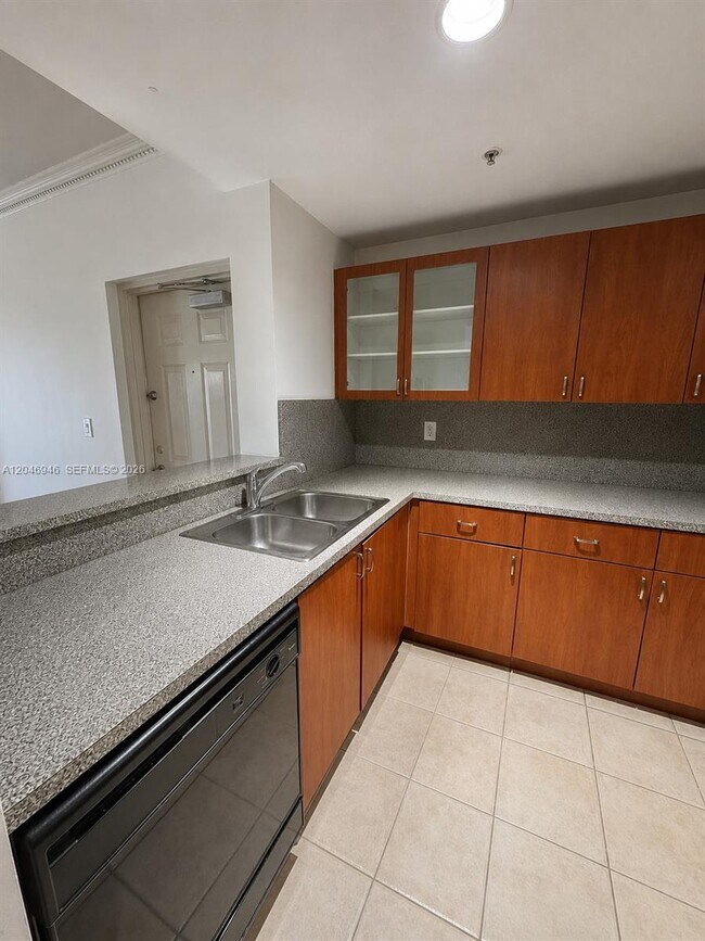 Foto del edificio - 6360 NW 114th Ave