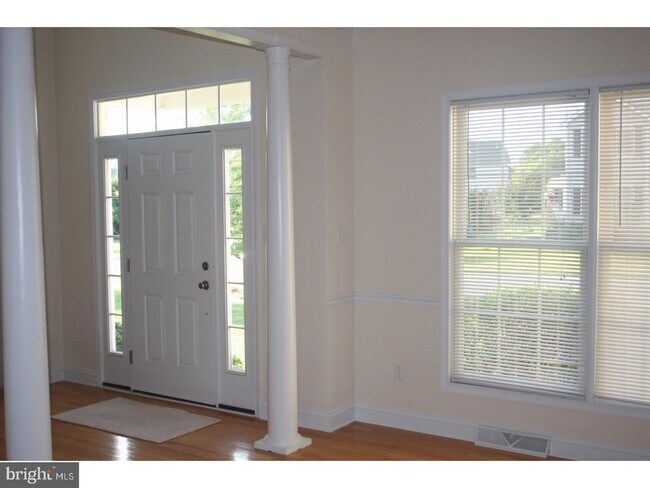 Building Photo - 529 Stone Ridge Dr