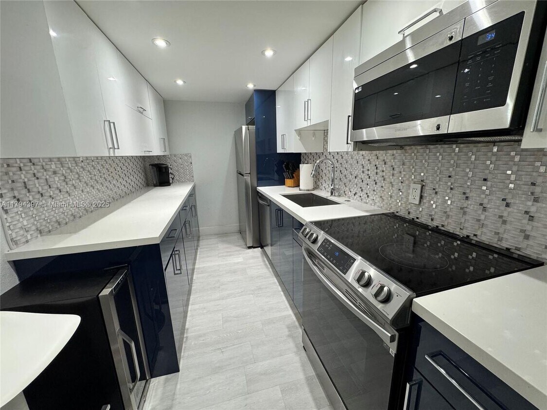 Foto principal - 1251 NE 108th St