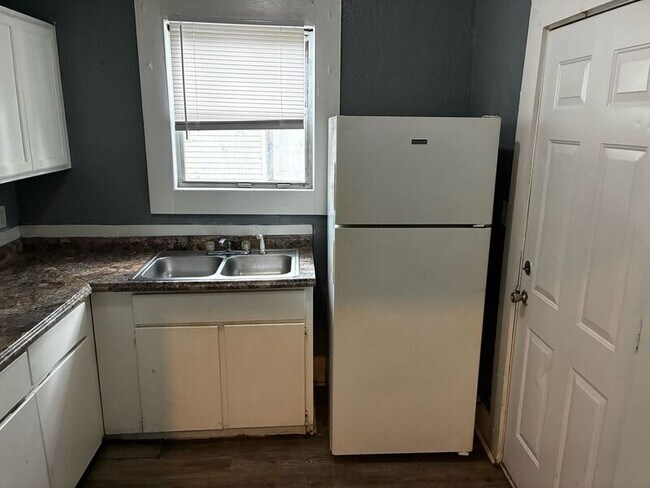 Foto del edificio - 1653 W 35th St