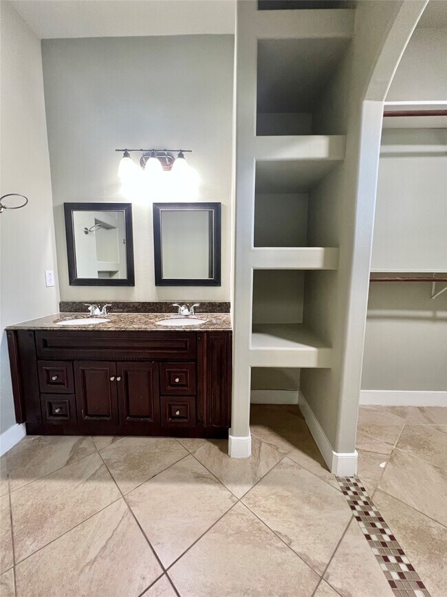 Foto del edificio - 216 Thorn Ridge St