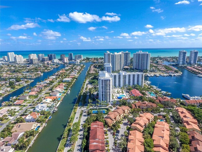 Foto del edificio - 3610 Yacht Club Dr