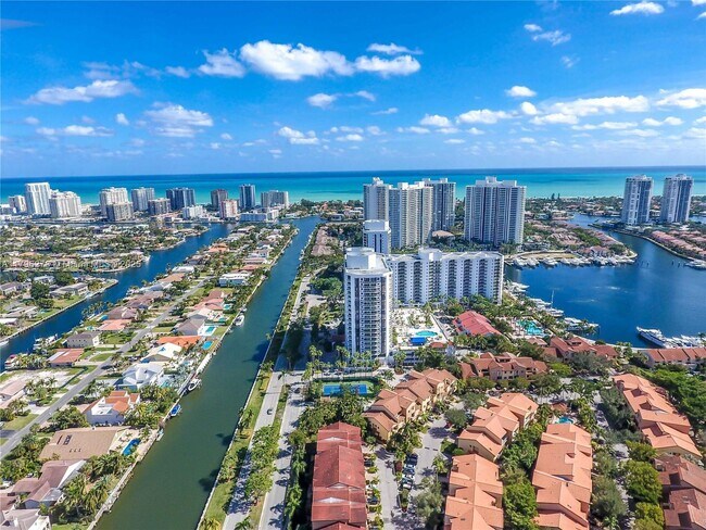 Building Photo - 3610 Yacht Club Dr