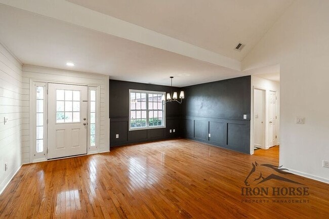 Foto del edificio - 281 Hampton Park Dr