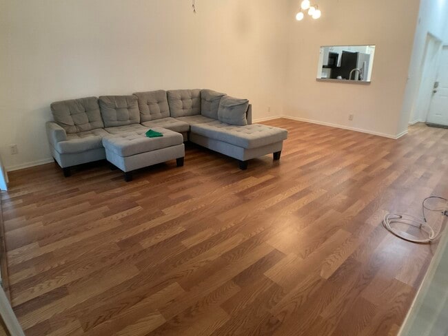Building Photo - 5016 Rose Hill Dr