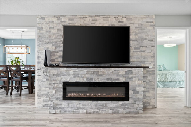 Building Photo - 919 Desota Ln