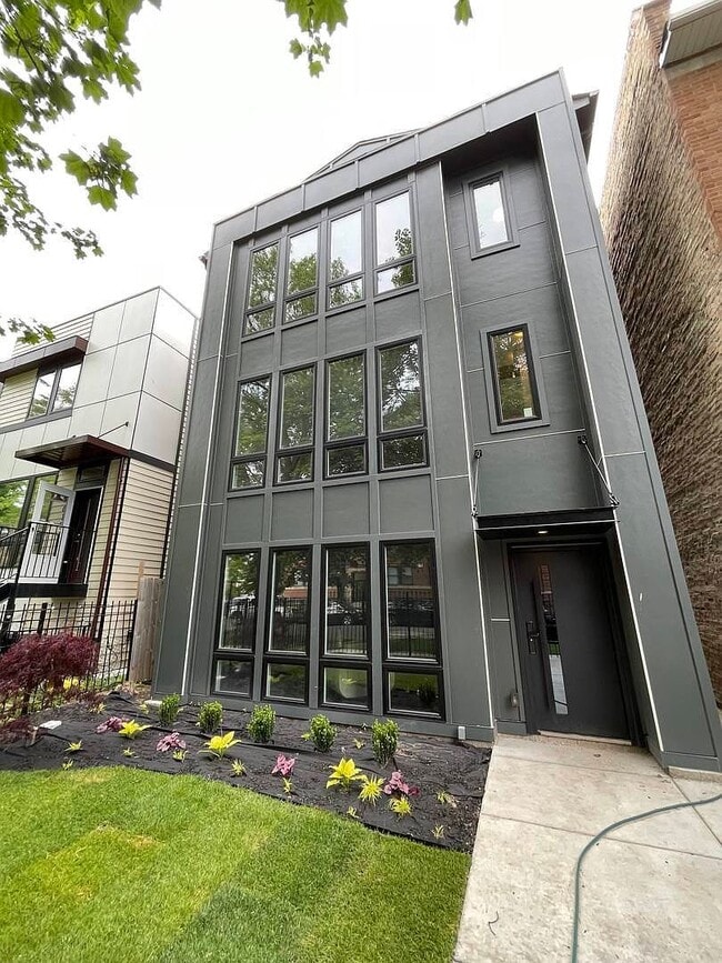 Building Photo - 6150 S St Lawrence Ave