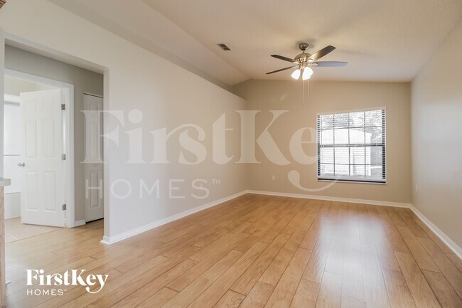 Foto del edificio - 3260 St James Ave