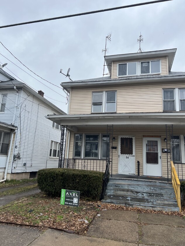 Primary Photo - Available NOW! Large 3 Bedroom, 1 Bath In ...