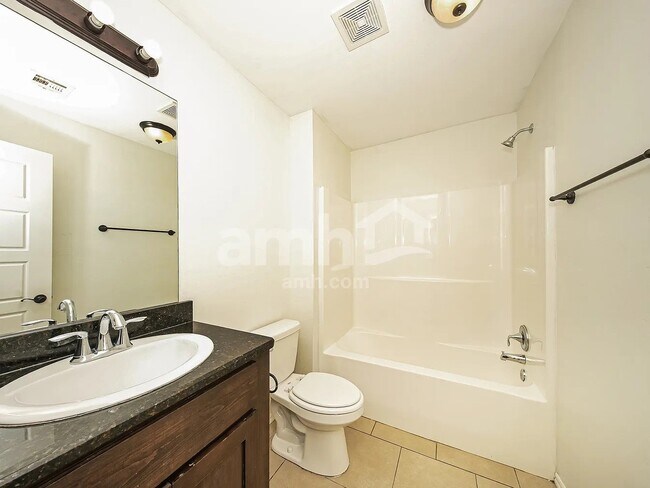 Foto del edificio - 1608 Ginger Ave
